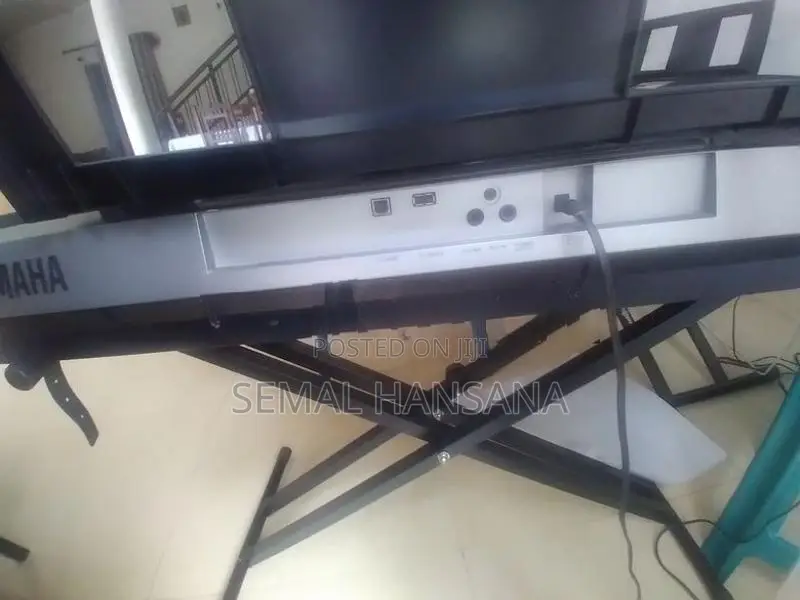 Yamaha PSR E443 Electric Organ Keyboard