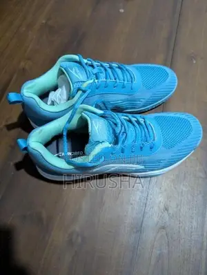 Non Marking Badminton Shoes HUNDRED Size 45
