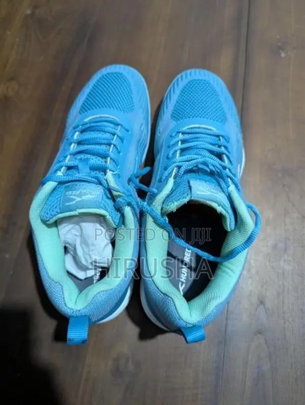 Non Marking Badminton Shoes HUNDRED Size 45