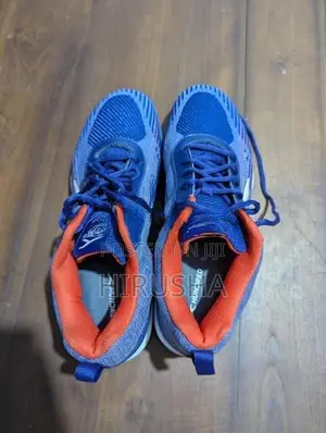 Non Marking Badminton Shoes HUNDRED Size 45