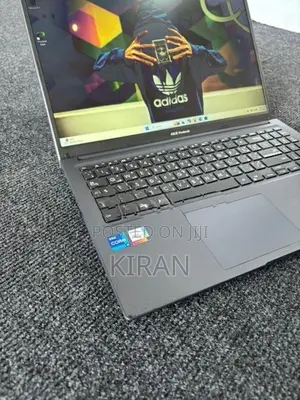 Asus Vivobook (i7 12th Gen)