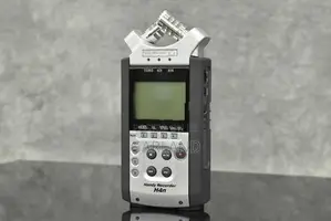 ZOOM H4n 4-track digital audio recorder-Japan