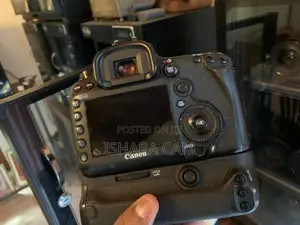 canon 5D mark 3 DSLR body with lens