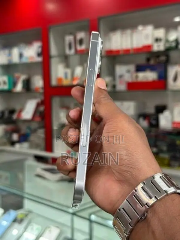 Apple iPhone 16 Pro Max IP (Used)
