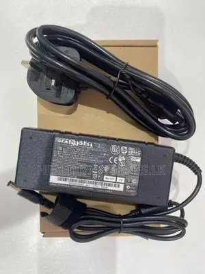 Toshiba Adapter Big Pin 90 W