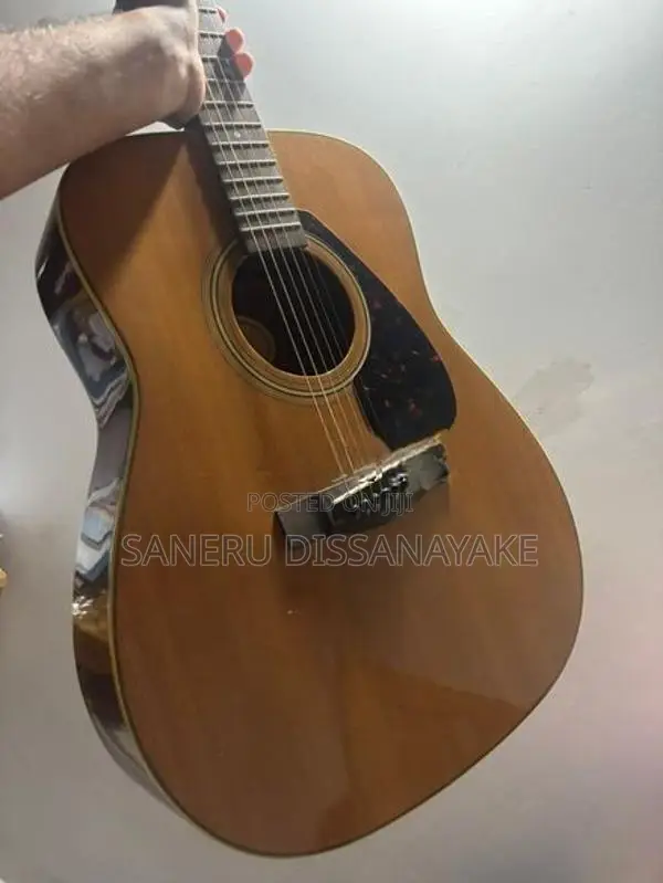 Yamaha F370 Guitar
