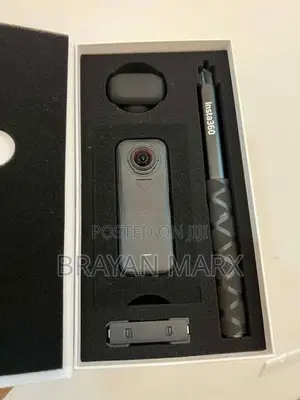 Insta360 X4 Air Starter Bundle