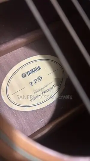 Yamaha F370 Guitar