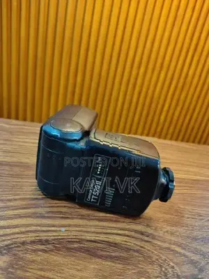 Canon Eos R100