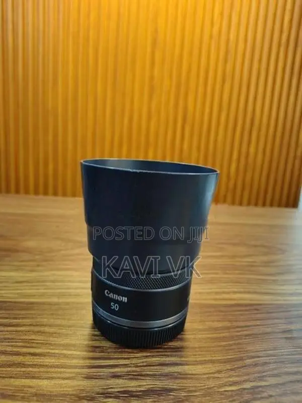 Canon Eos R100