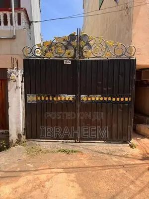 Gate
