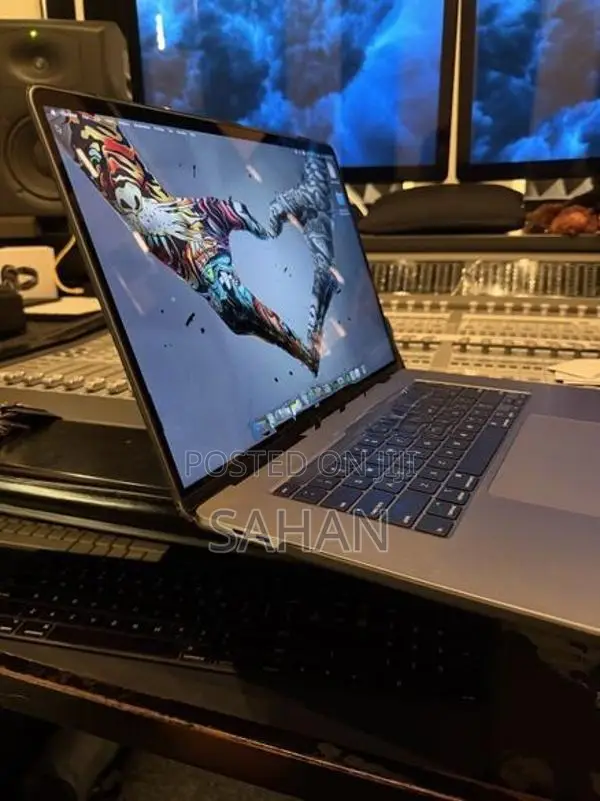 Apple MacBook Pro 16" | 1TB SSD 16GB RAM Full Set