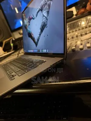 Apple MacBook Pro 16" | 1TB SSD 16GB RAM Full Set