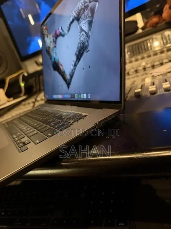 Apple MacBook Pro 16" | 1TB SSD 16GB RAM Full Set