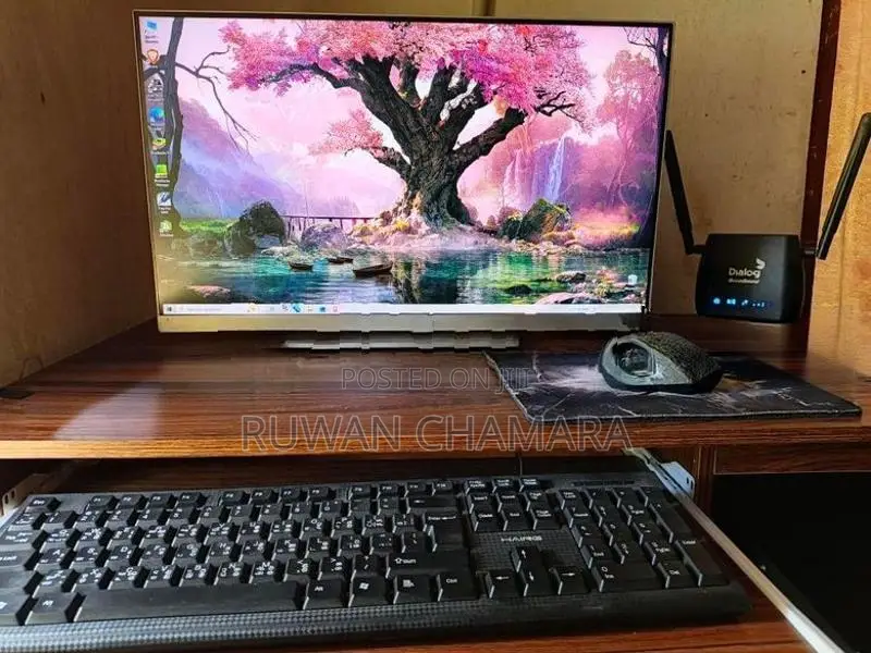 computer / accesories table bettery speakers