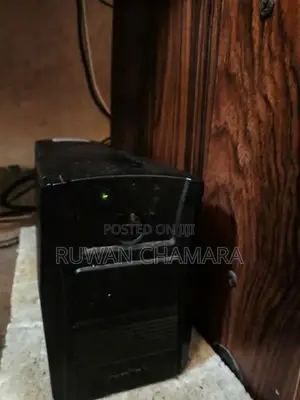 computer / accesories table bettery speakers