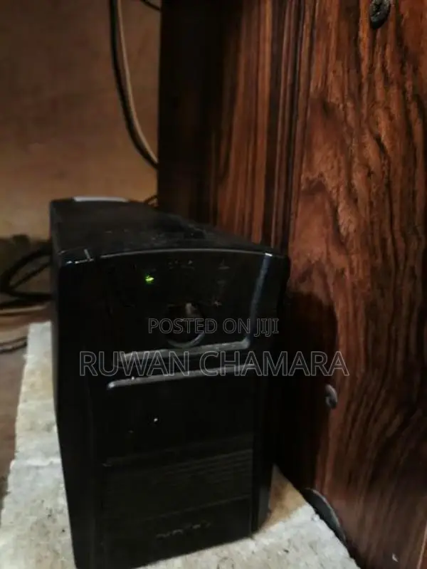 computer / accesories table bettery speakers