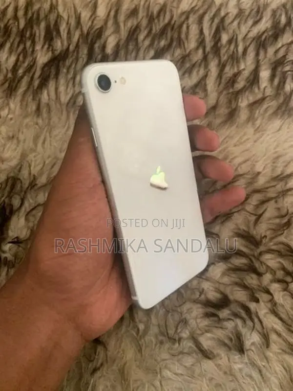 Apple iPhone SE 2 (Used)