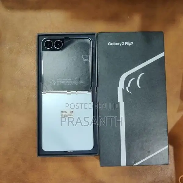Samsung Galaxy Z Flip 7 (Used)