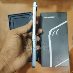 Samsung Galaxy Z Flip 7 (Used)