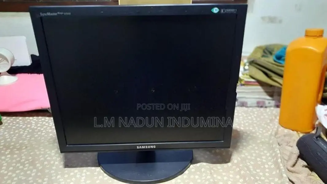 17 inch Samsung LCD Monitor