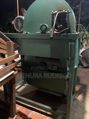 පොල්ලෙලි කපන මැශින්