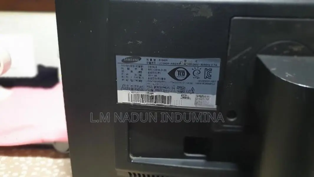 17 inch Samsung LCD Monitor