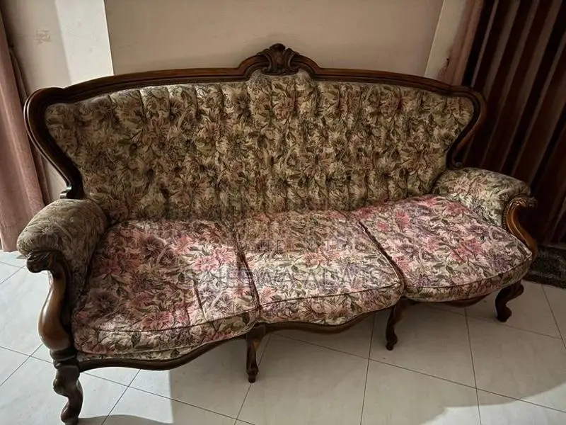 3-Seater Settee with Solid Wood Frame