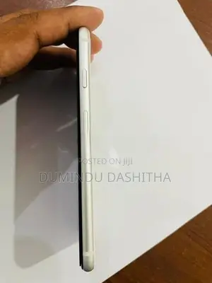Apple iPhone SE 2 (Used)