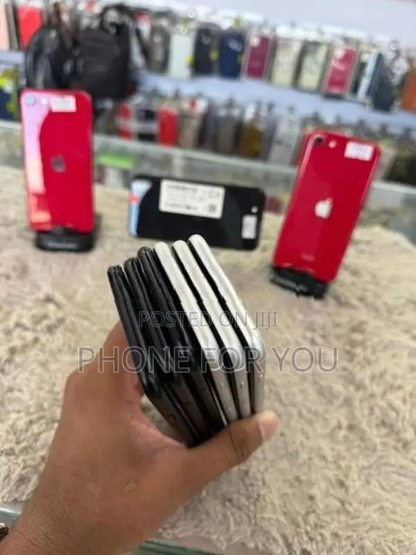 Apple iPhone SE 2 (Used)