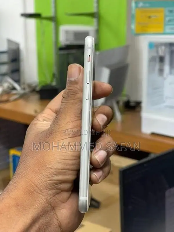 Apple iPhone 8 (Used)