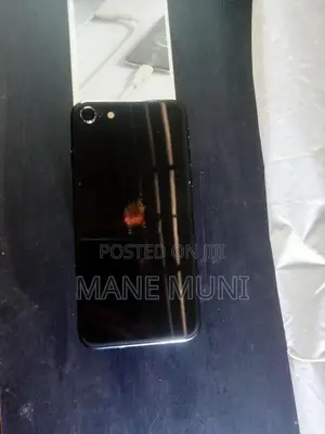 Apple iPhone SE 2 (Used)