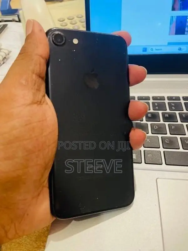Apple iPhone 7 (Used)