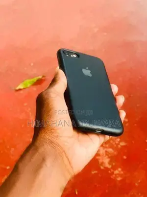 Apple iPhone SE 2 (Used)
