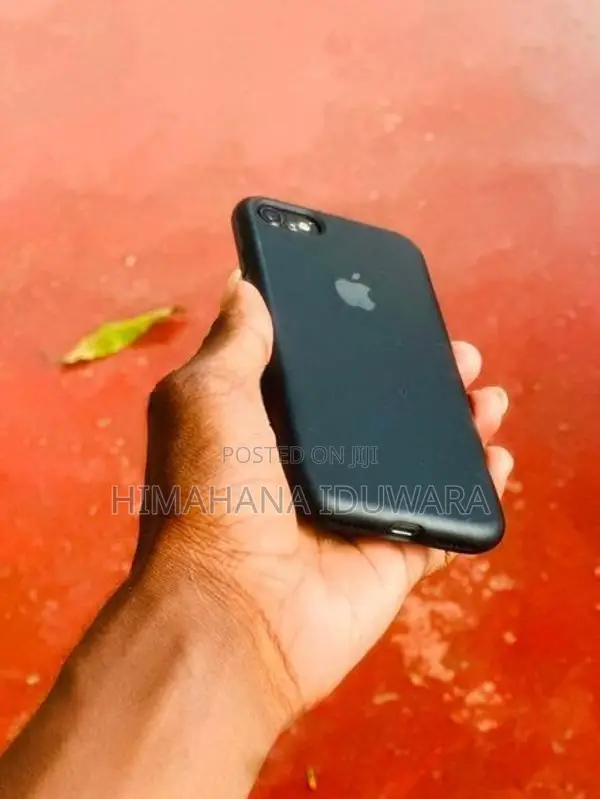 Apple iPhone SE 2 (Used)