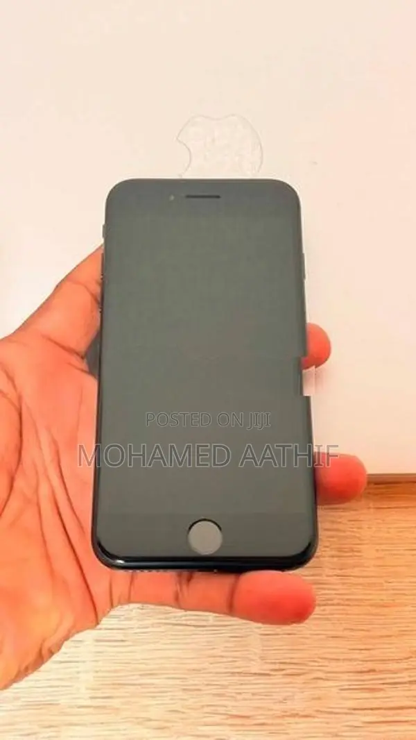 Apple iPhone SE 2 (Used)