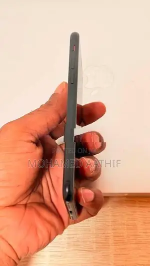 Apple iPhone SE 2 (Used)