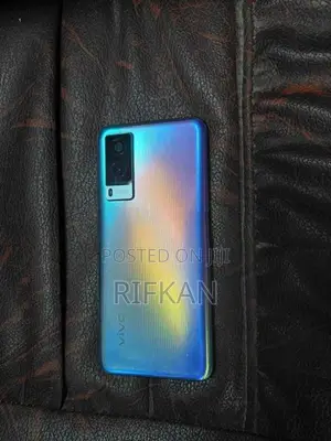 Vivo V21e 128GB 5G (Used)