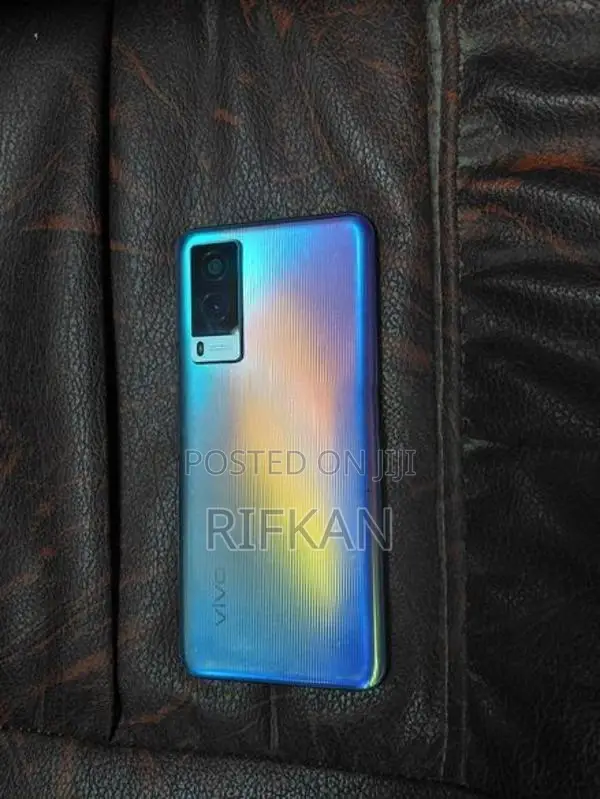 Vivo V21e 128GB 5G (Used)