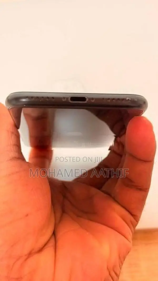 Apple iPhone SE 2 (Used)