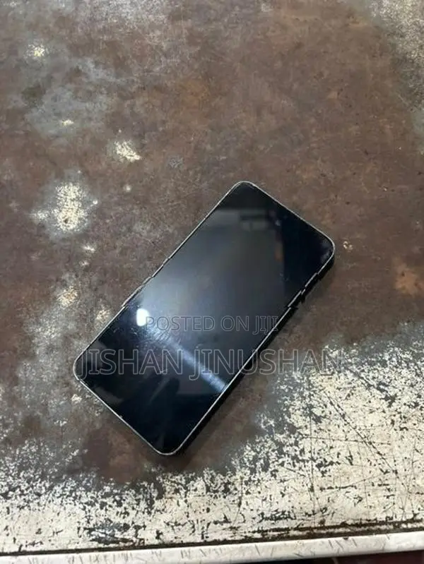 Samsung Galaxy S22 (Used)