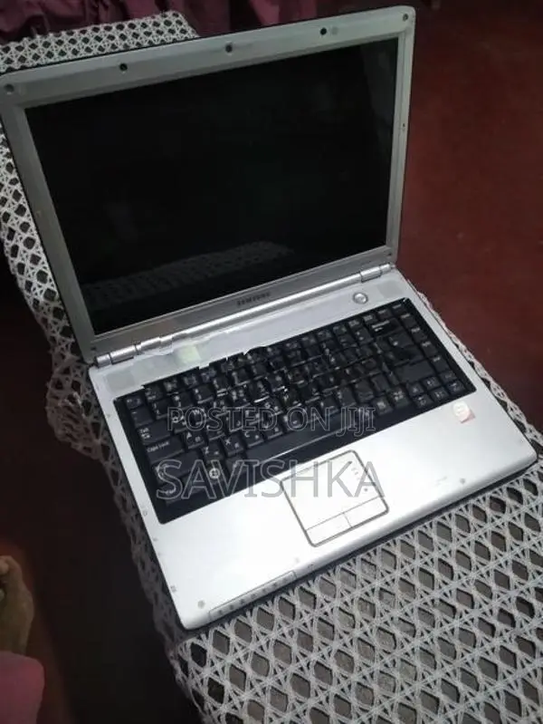 SAMSUMG Laptop 4GB RAM/300GB Hard