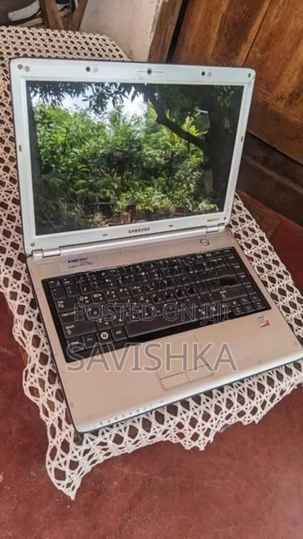 SAMSUMG Laptop 4GB RAM/300GB Hard