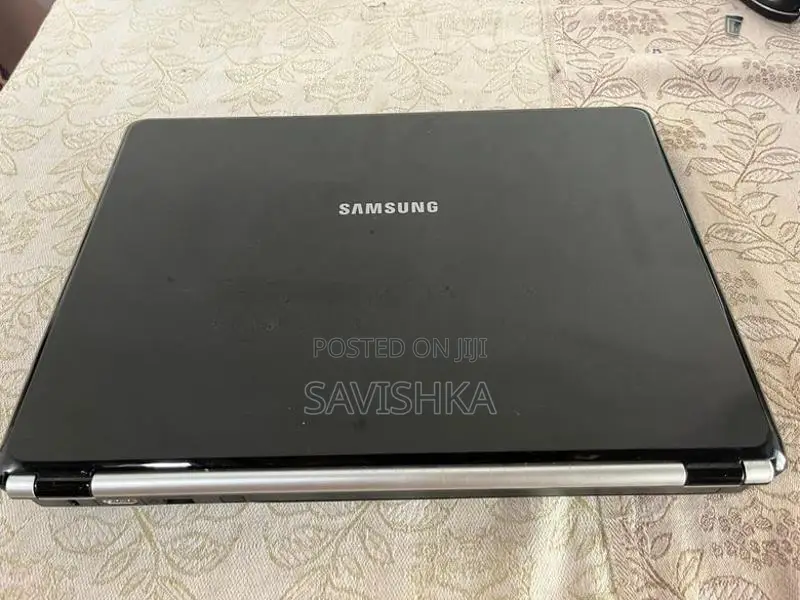 SAMSUMG Laptop 4GB RAM/300GB Hard