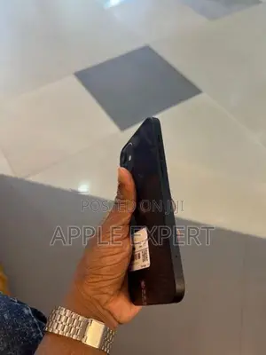 Apple iPhone 12 (Used)