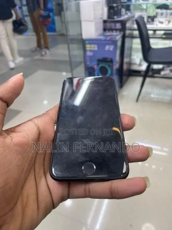 Apple iPhone SE 2 (Used)