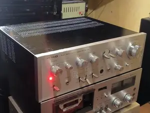 Hitachi Batto Stereo Amplifier