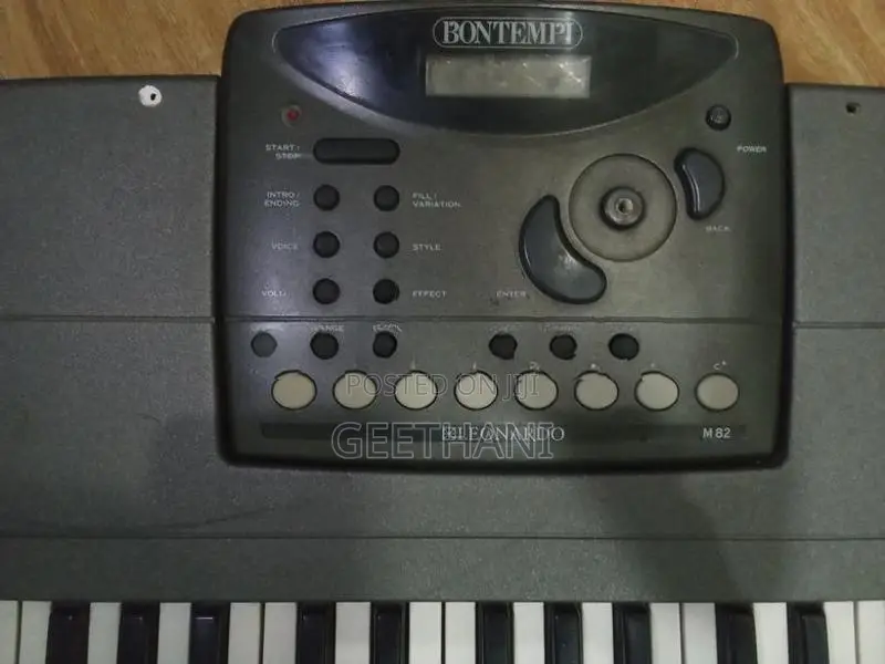Bontempi Leonardo NK8200 keyboard Organ.