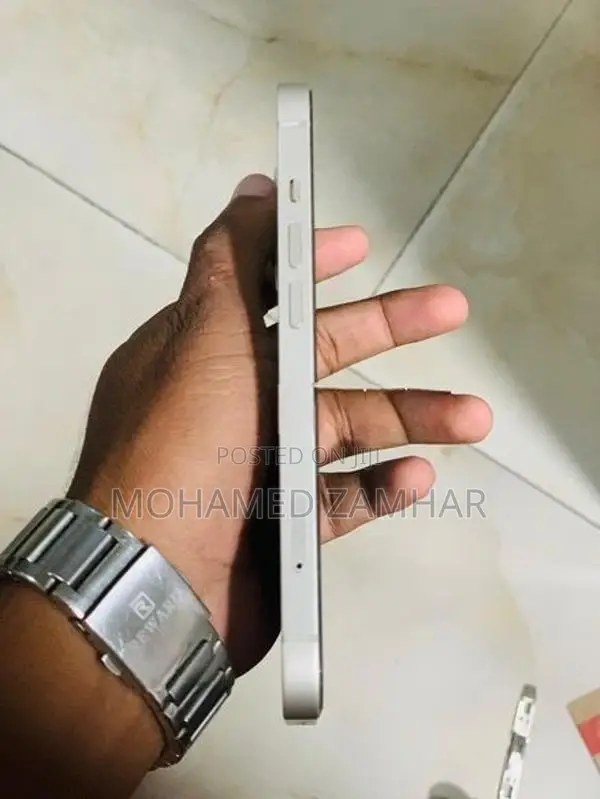 Apple iPhone 13 (Used)