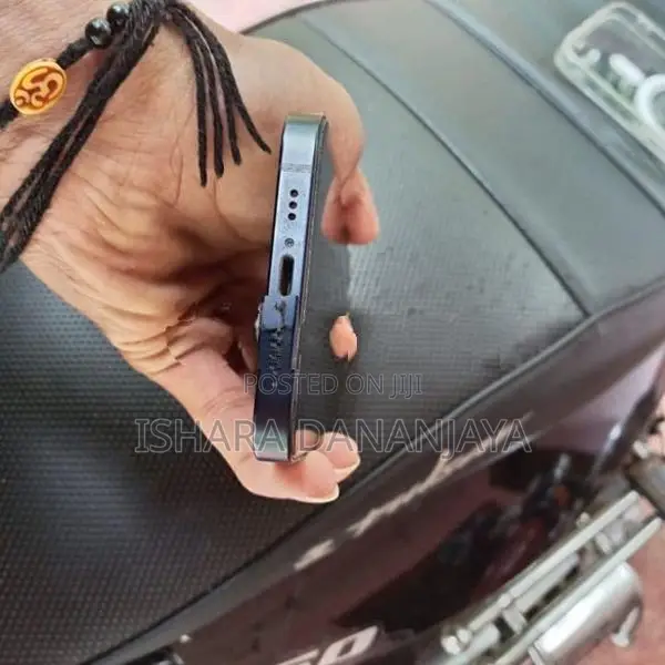 Apple iPhone 12 (Used)